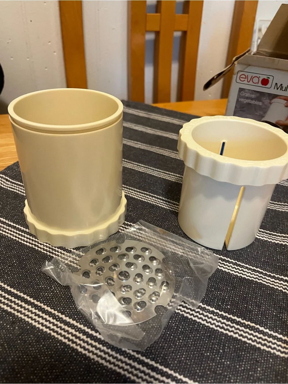 Eva Multi-Grater - White with Blue & Green Box